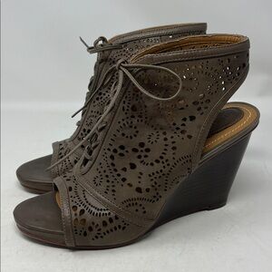 FOSSIL Sandal Wedge Leather Laser Cutout Brown/Gray Color size 7.5
